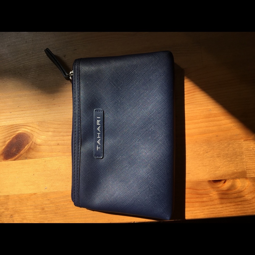 Tahari wristlet in navy blue